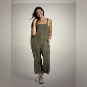 🧵 Universal Thread Overalls – Set of 2 – Size Medium